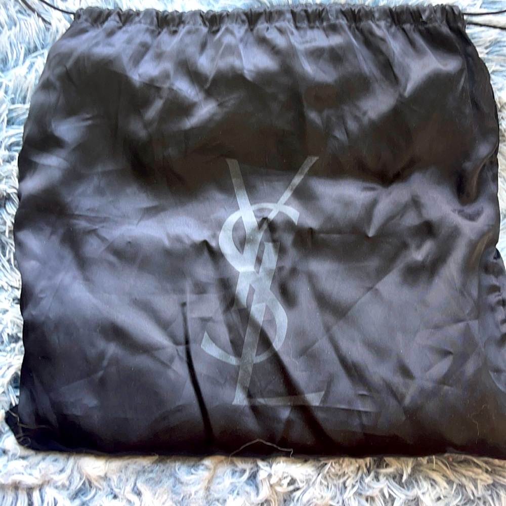 Saint Laurent
Patent Belle De Jour Large Clutch Nude